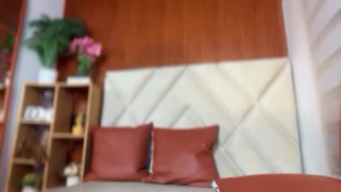 Leiah online show from February 17, 11:15 pm