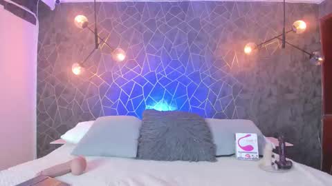 LEIGH ANGELS online show from October 19, 11:42 pm