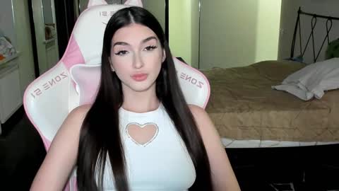 Snapshot of leila_4ever chatting on December 3, 3:50 pm Leila online show from December 3, 3:50 pm