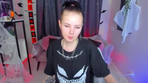 Leila online show from October 24, 11:55 am