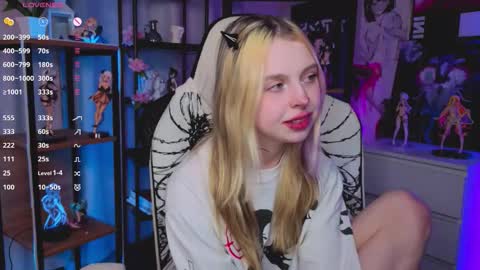 Leila online show from November 23, 4:05 pm