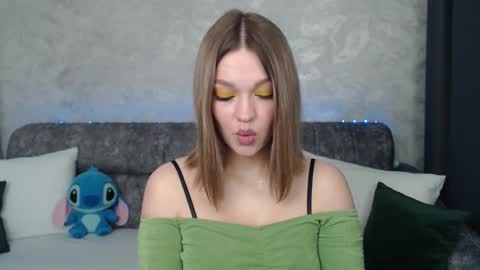 LeilaLawson online show from March 3, 7:43 pm