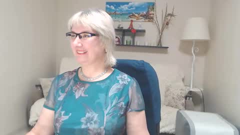 Leila Kinky online show from February 9, 12:30 pm