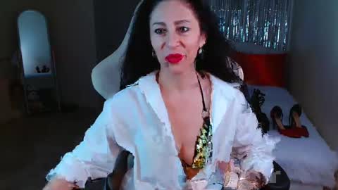 leilamurray online show from February 9, 4:18 pm