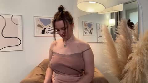 Lela online show from October 18, 1:37 pm