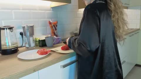 Alexandria online show from November 8, 9:29 pm