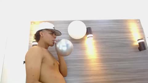 lelehott01 online show from June 11, 2:22 am