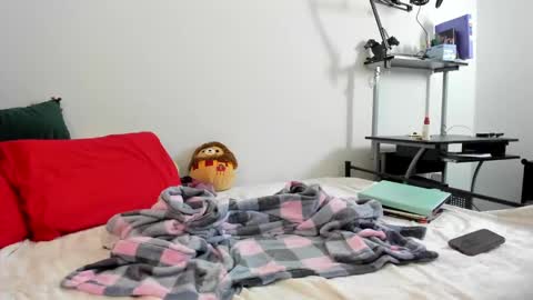 Lelu Love  online show from December 3, 2:31 am