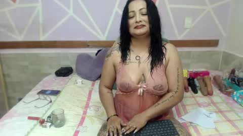 lena_lawson online show from February 12, 5:33 am