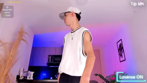 Snapshot of lennercollins_ chatting on February 17, 1:47 am Lenner INDEPENDENT MODEL online show from February 17, 1:47 am
