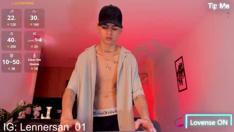 Snapshot of lennercollins_ chatting on February 22, 5:02 am Lenner INDEPENDENT MODEL online show from February 22, 5:02 am