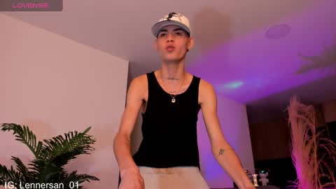 Snapshot of lennercollins_ chatting on March 2, 4:50 am Lenner INDEPENDENT MODEL online show from March 2, 4:50 am