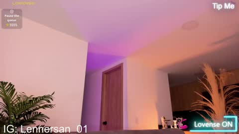 Snapshot of lennercollins_ chatting on February 24, 7:11 am Lenner INDEPENDENT MODEL online show from February 24, 7:11 am