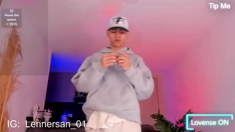 Snapshot of lennercollins_ chatting on February 10, 3:24 am Lenner INDEPENDENT MODEL online show from February 10, 3:24 am