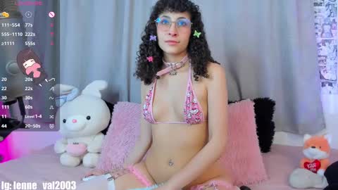 Snapshot of lenneval chatting on February 22, 3:23 am Val online show from February 22, 3:23 am