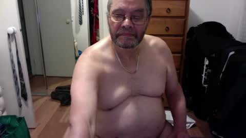 Snapshot of lennyfife chatting on December 9, 11:04 am Pussylicker online show from December 9, 11:04 am