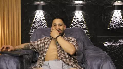 Leo  Diaz online show from April 9, 6:19 am