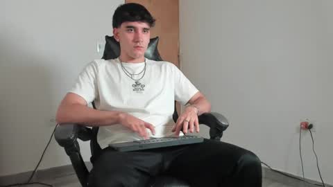 Leo Jones online show from April 5, 12:29 am