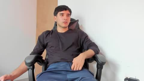 Leo Jones online show from February 4, 9:20 pm