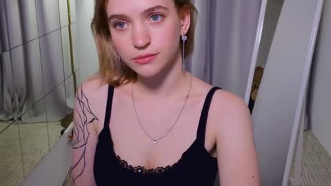 Snapshot of leo_lulu chatting on December 2, 6:16 pm Ashly online show from December 2, 6:16 pm
