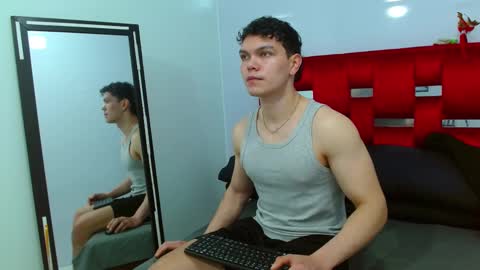 leo_morris online show from December 30, 1:47 pm