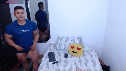 Snapshot of leo_muscleboy chatting on February 21, 1:44 am Leo online show from February 21, 1:44 am