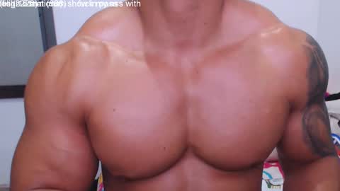 Snapshot of leo_muscleboy chatting on December 11, 2:30 am Leo online show from December 11, 2:30 am