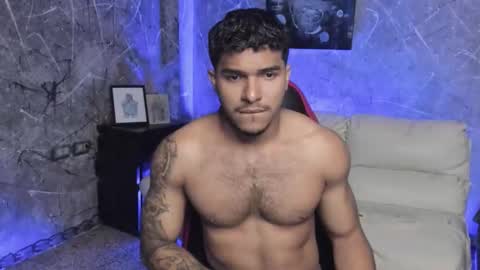 Leo independent model online show from October 17, 11:09 pm