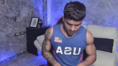 Leo independent model online show from October 5, 11:01 pm