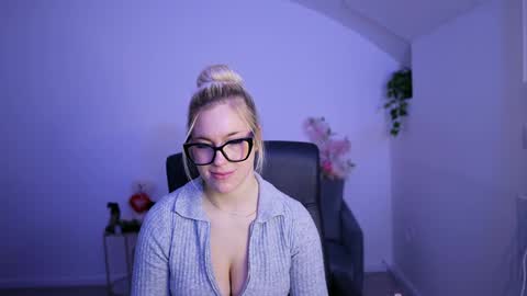 leokitty  online show from March 19, 2:11 pm