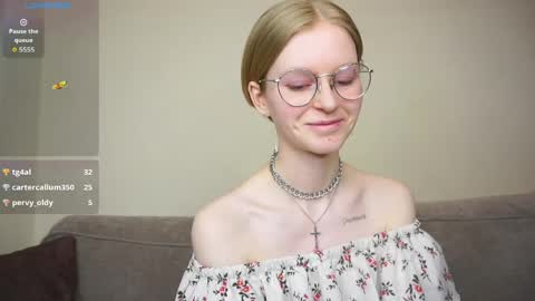 Hello Im Roxy Im just starting my journey here so lets get acquainted online show from April 15, 7:58 pm