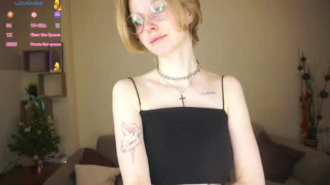 Hello Im Roxy Im just starting my journey here so lets get acquainted online show from April 8, 8:12 pm