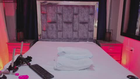 leomonnroe online show from April 12, 8:02 pm