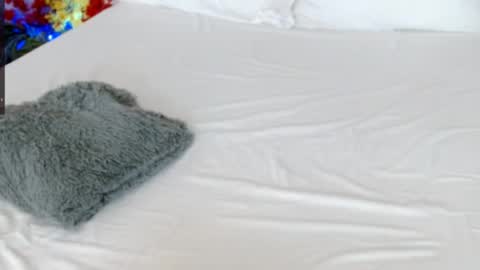 LUCY online show from April 8, 10:24 pm