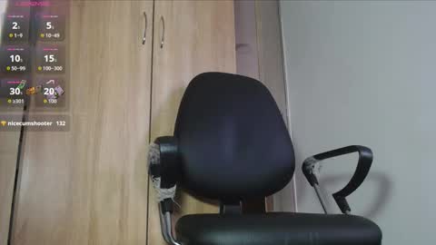 iam leonal online show from December 13, 8:15 pm