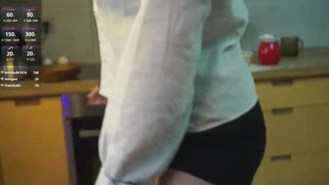 Mia online show from November 4, 8:59 am