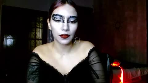 leonela  online show from October 31, 11:27 pm