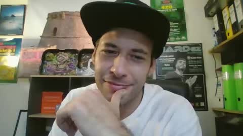 leonidascum online show from November 17, 5:15 pm