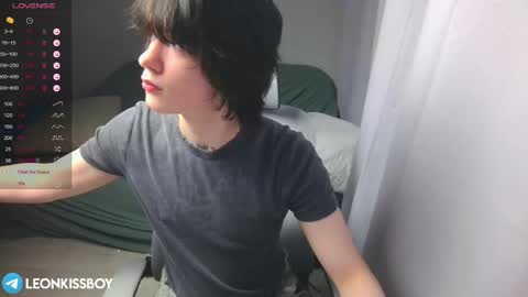 leonkissboy online show from March 16, 10:08 am