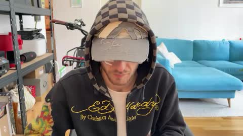 Leon online show from March 24, 11:16 am