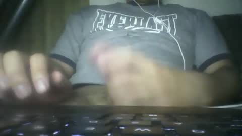 Snapshot of leoonel_95 chatting on February 27, 5:07 am leoonel_95 online show from February 27, 5:07 am