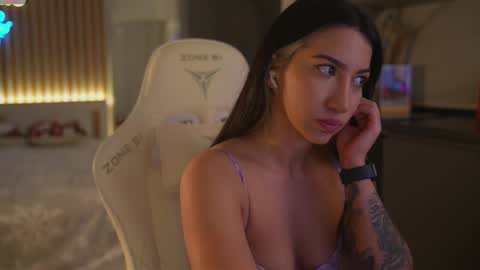 Leora online show from January 16, 5:11 pm