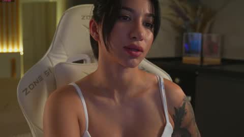 Leora online show from October 11, 5:27 pm