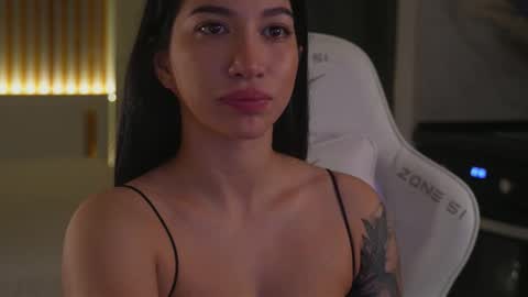 Leora online show from October 31, 5:35 pm