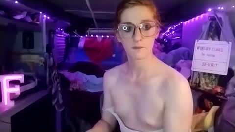 LesleyGumGrass- The Boring Trans girl online show from February 24, 11:41 pm