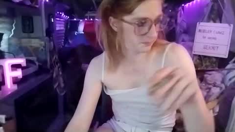 LesleyGumGrass- The Boring Trans girl online show from February 24, 8:36 pm