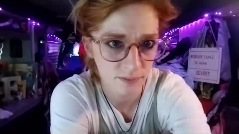 LesleyGumGrass- The Boring Trans girl online show from February 26, 5:53 pm