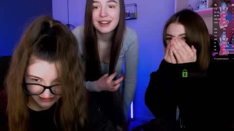 leslie_bird online show from February 5, 10:19 am