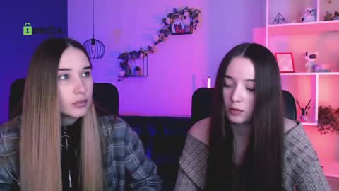 leslie_bird online show from April 20, 9:01 am