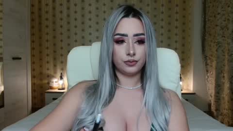 Snapshot of leslie_secret chatting on December 4, 10:24 pm leslie_secret online show from December 4, 10:24 pm